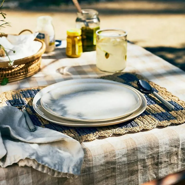 outdoor tableware